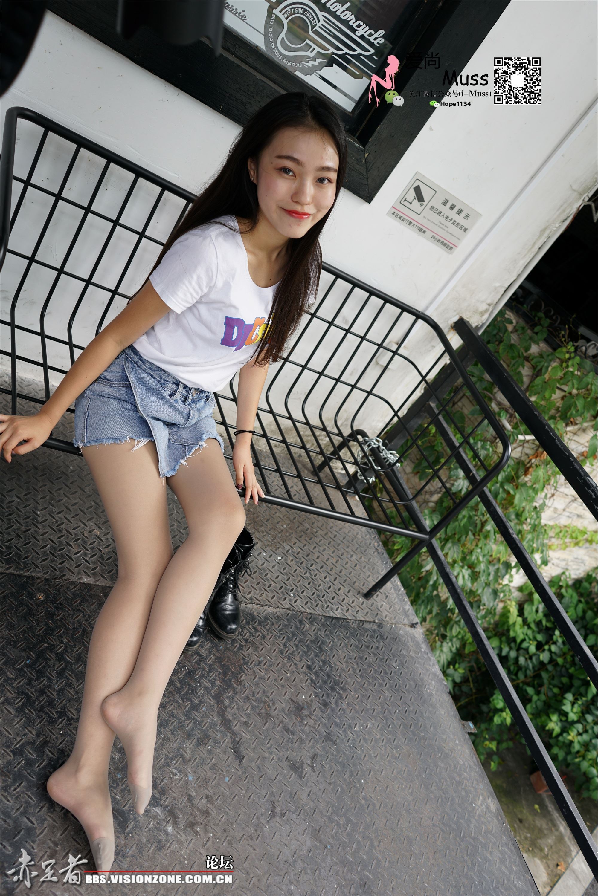 MussGirl慕丝女郎  NO.054 性格很好的大二礼仪模特小小带你上机车